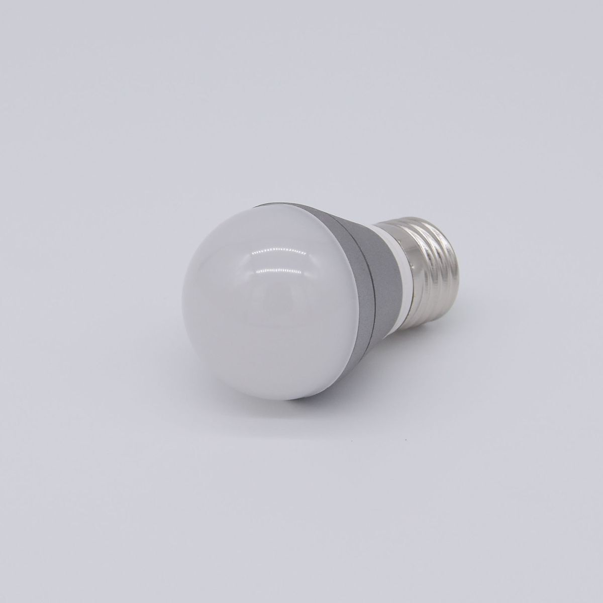 LED Leuchtmittel E27 / 5W / 2700K / AC 100-240V