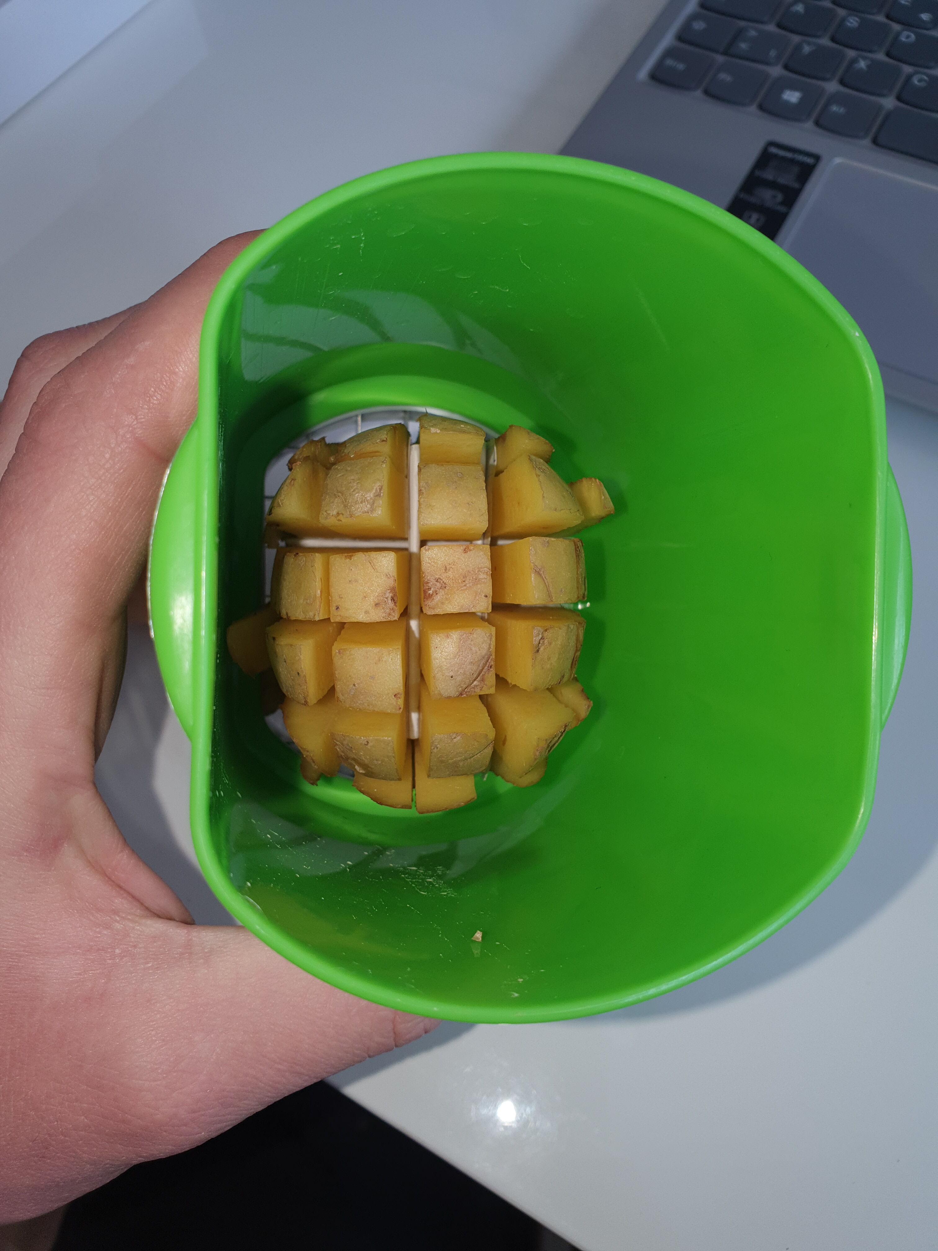 MR.ROBINSON Edelstahl Pommesschneider für Kartoffeln – Einfache Handhabung, Sicherheitsdesign, Spülmaschinenfest – Ideal für gleichmäßige Pommes & Gemüseschnitte