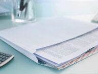 Versandtasche documento - B4, weiß, 120 g/qm, Haftklebung, 20 mm Seitenfalte